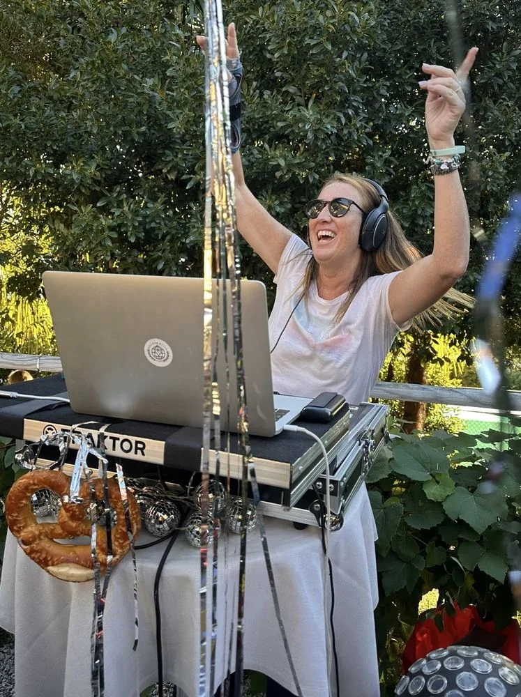 DJ Maria hands up outdoor set